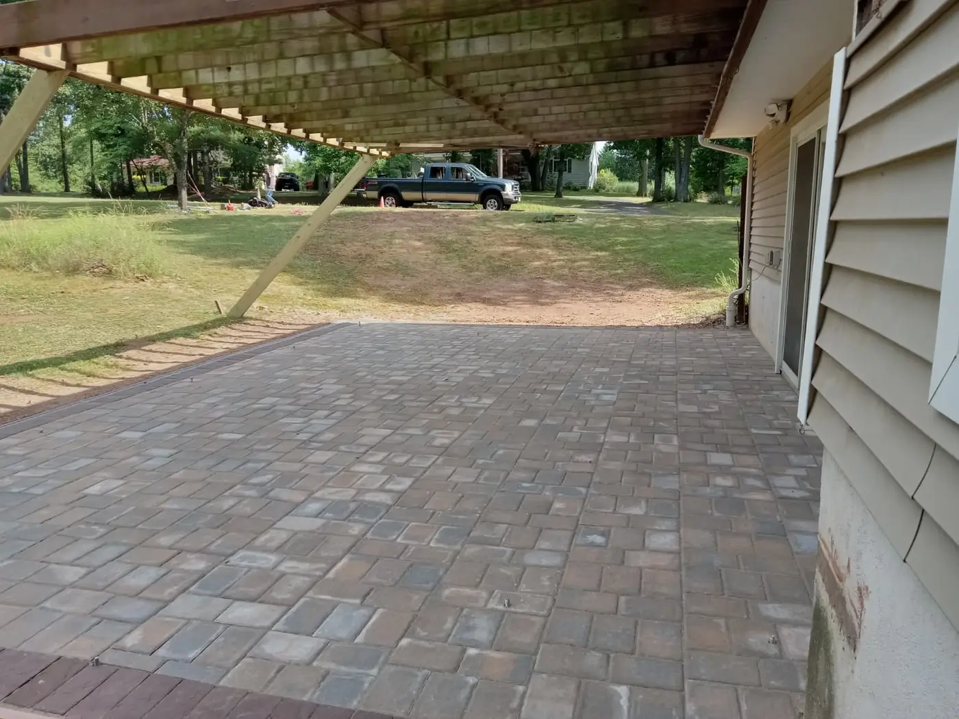 Multi-level hardscape patio with built-in stone steps